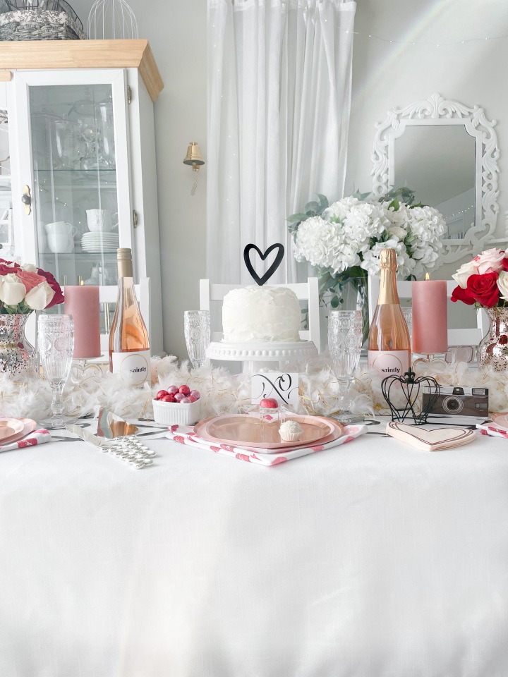 VALENTINE’S DAY TABLESCAPE WITH WEDDINGSTAR